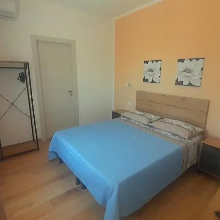 Little Italy * קאסטלמארה דל גולפו